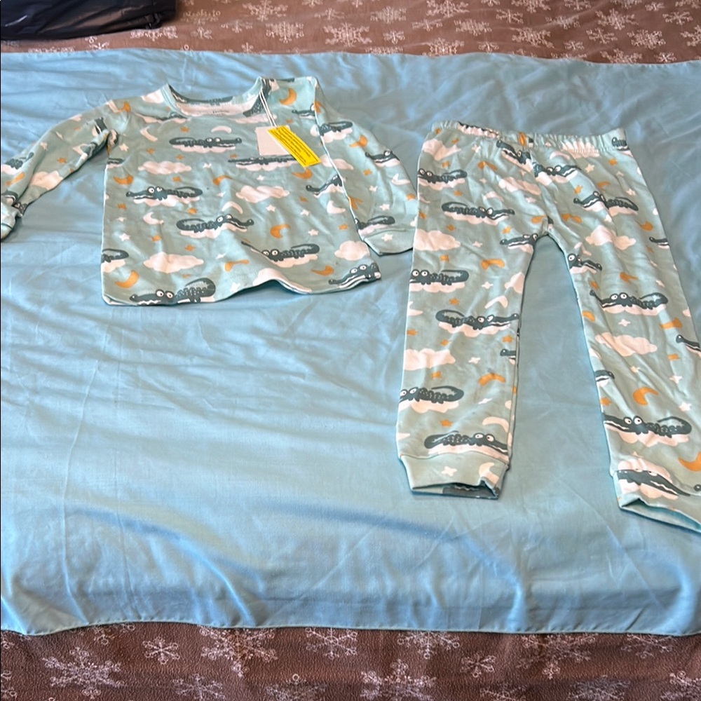 OWLIVIA Blue and White Pajama Set for Cozy Nights size  5-6 nwt boys